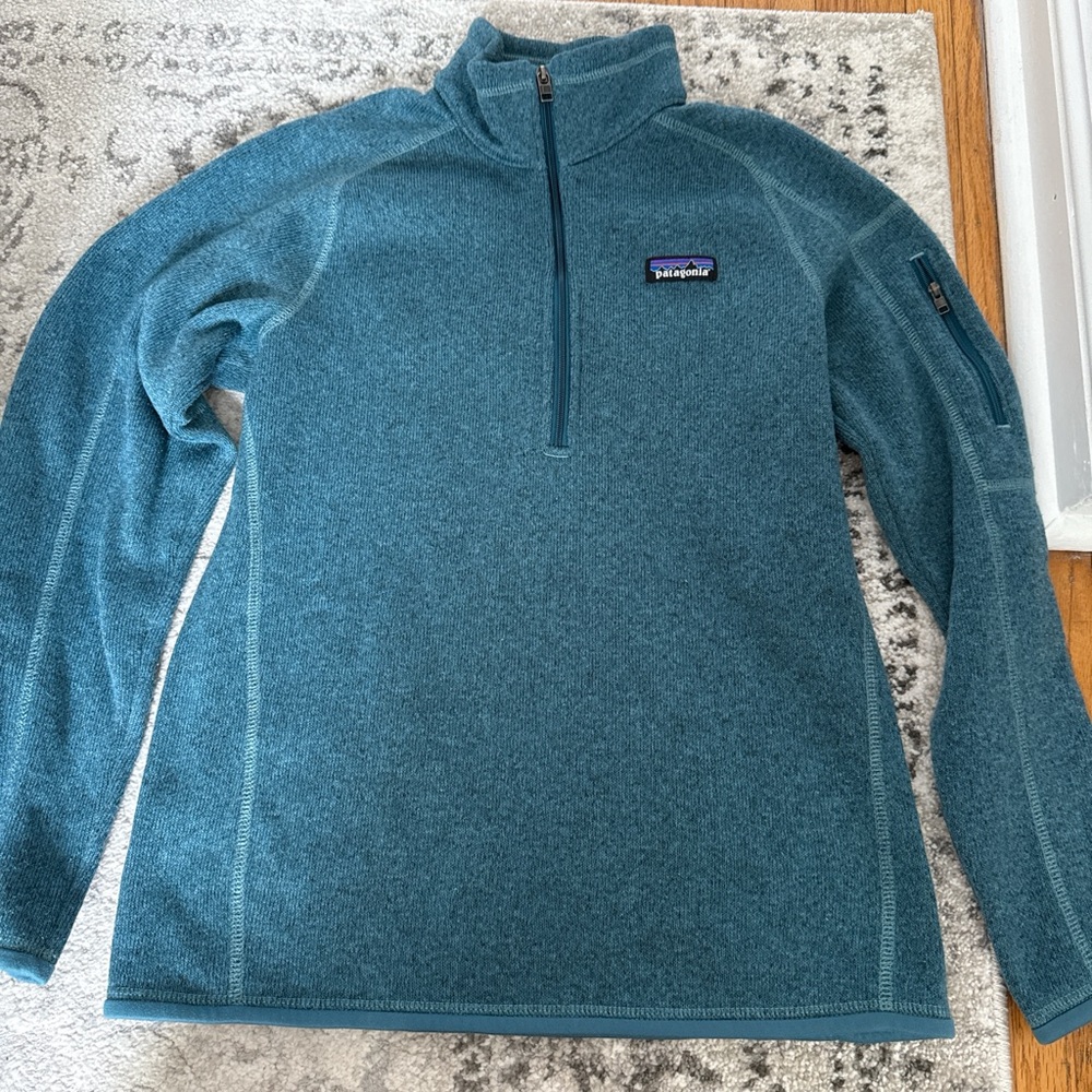 Patagonia women’s teal half sip sweatshirt